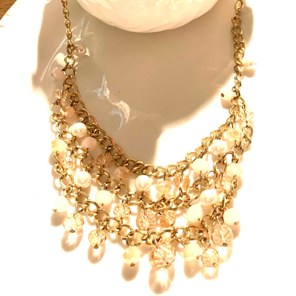 Elegant Gold and Pearl Necklace - Picture 3 of 4